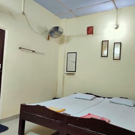 Chandrupal Lodging Guwahati Esterno foto