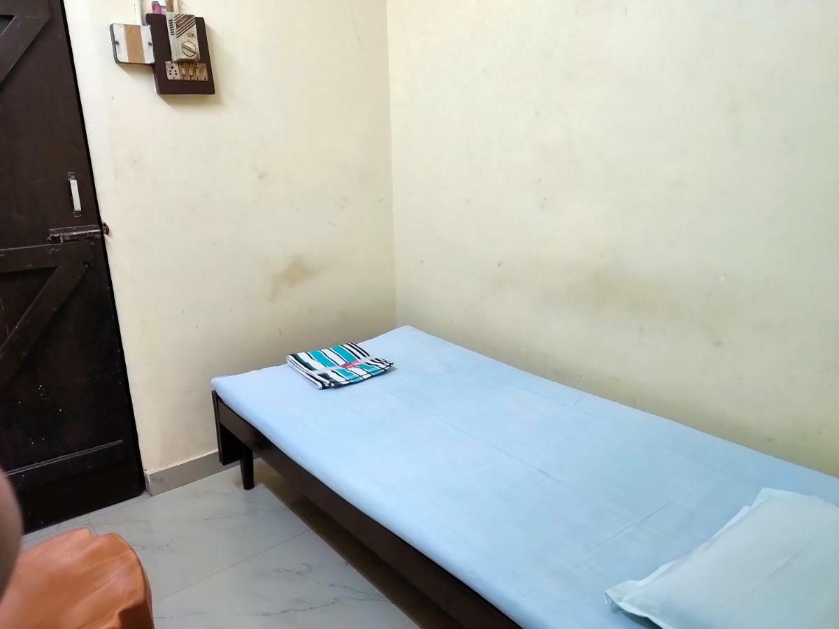 Chandrupal Lodging Guwahati Esterno foto