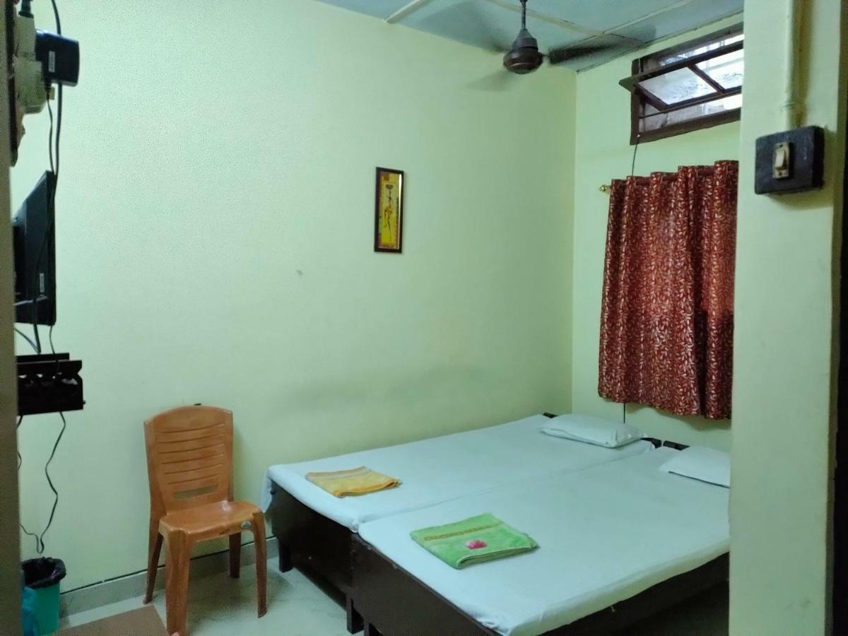 Chandrupal Lodging Guwahati Esterno foto