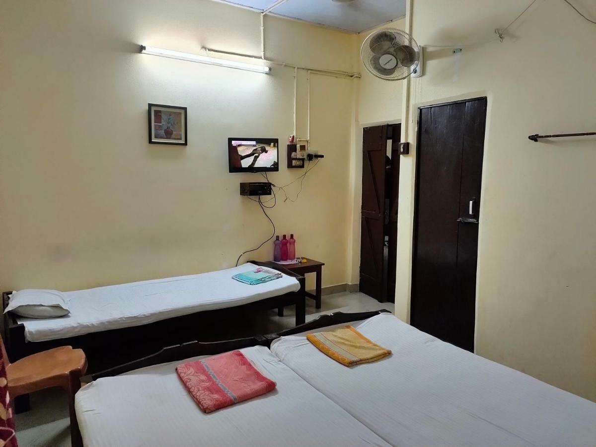 Chandrupal Lodging Guwahati Esterno foto