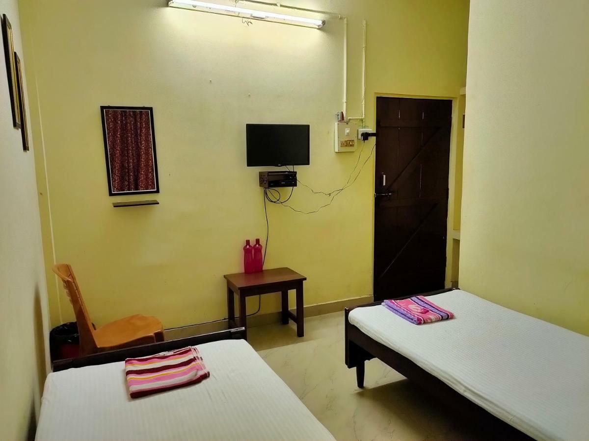 Chandrupal Lodging Guwahati Esterno foto