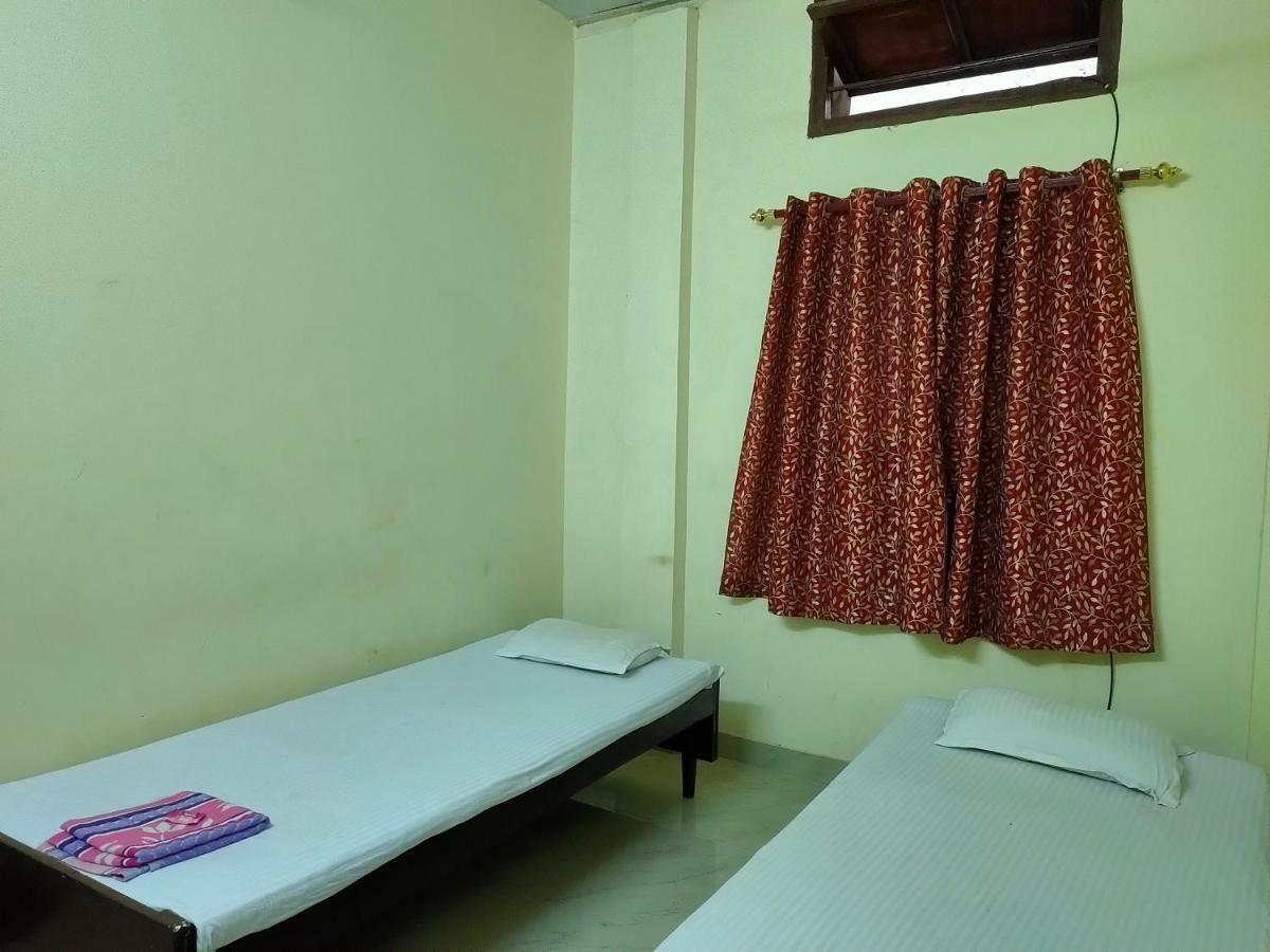 Chandrupal Lodging Guwahati Esterno foto