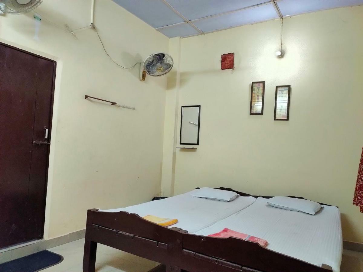 Chandrupal Lodging Guwahati Esterno foto